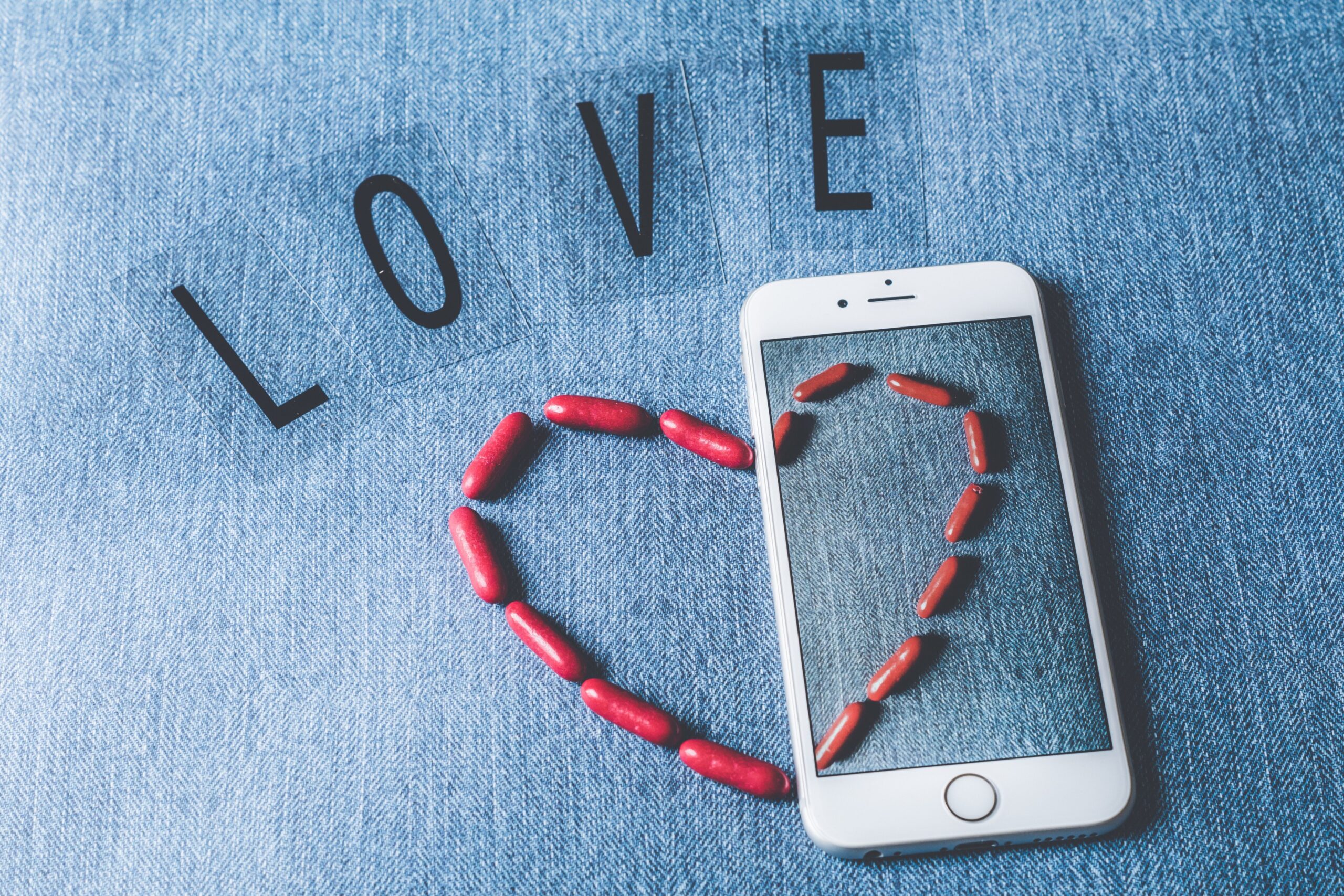 5 messenging apps to use on Valentine’s Day