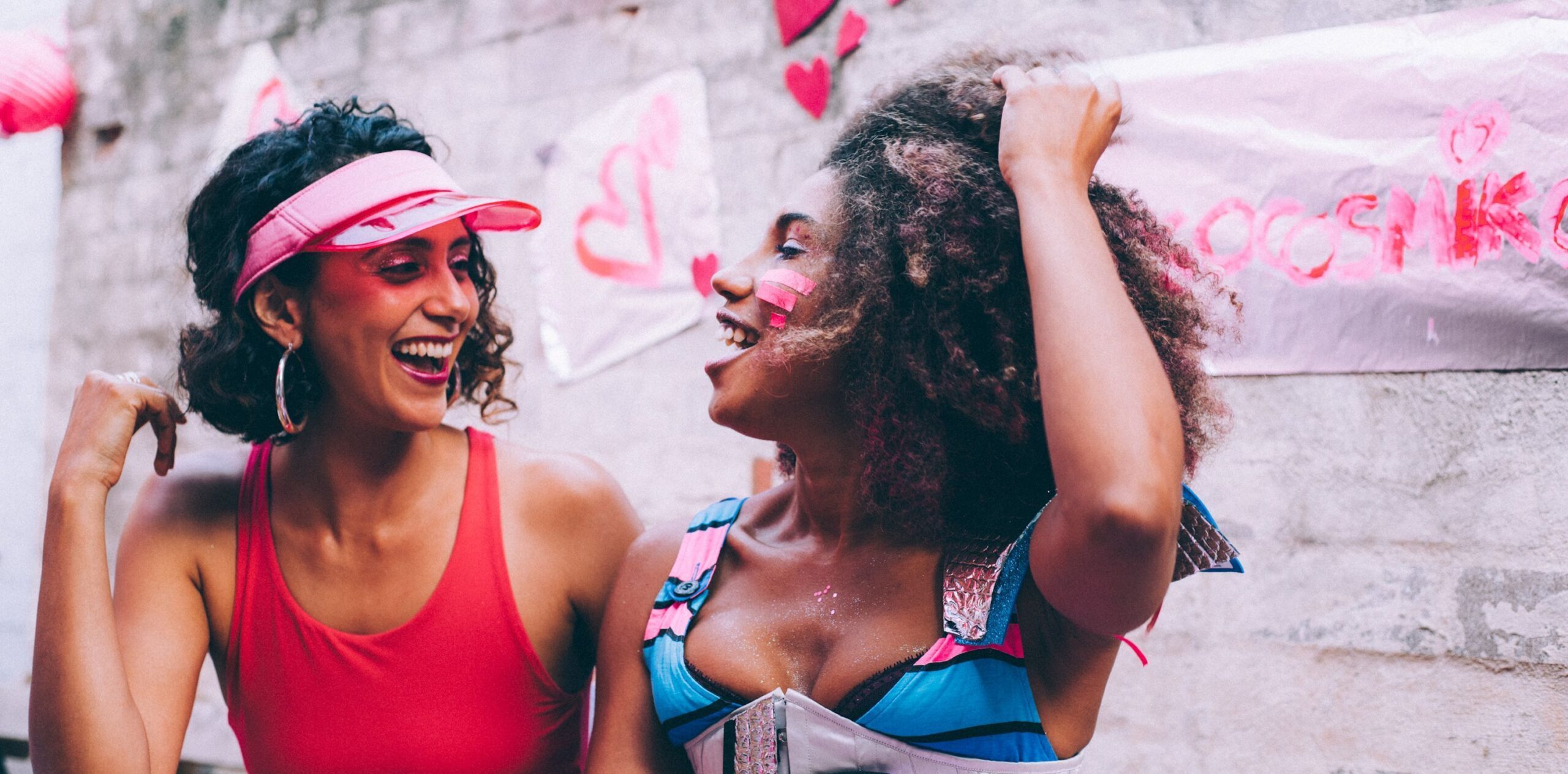 International friendship day: we celebrate amazing friends made via social media