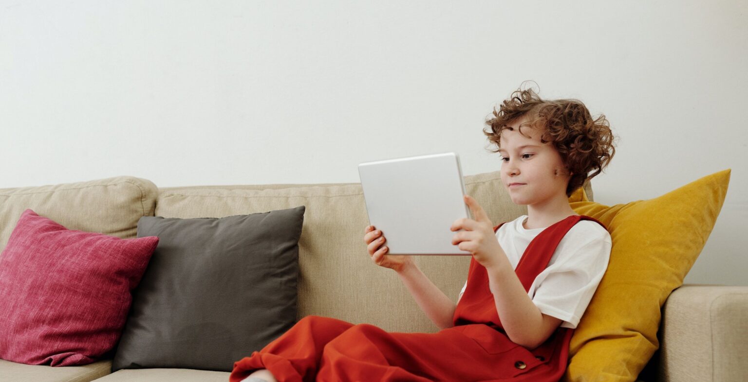 10 steps to set your child up with a healthy online/offline balance